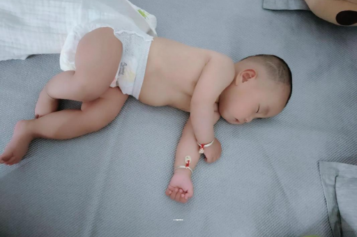 安溪宝宝积食发烧怎么处理